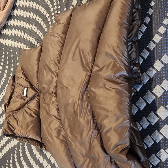 Represent Vest - Picture 3 of 5